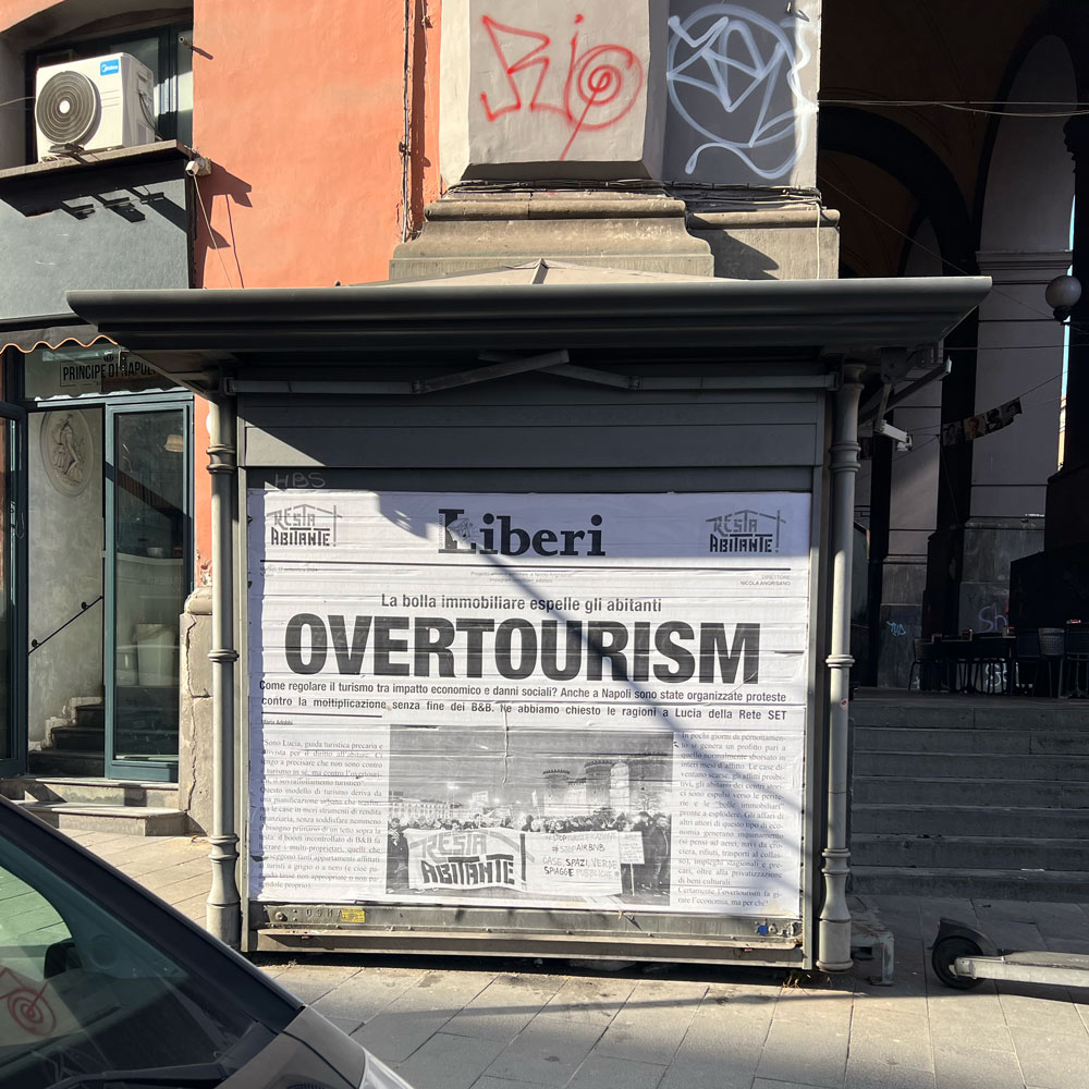 Edicola Napoli Overtourism